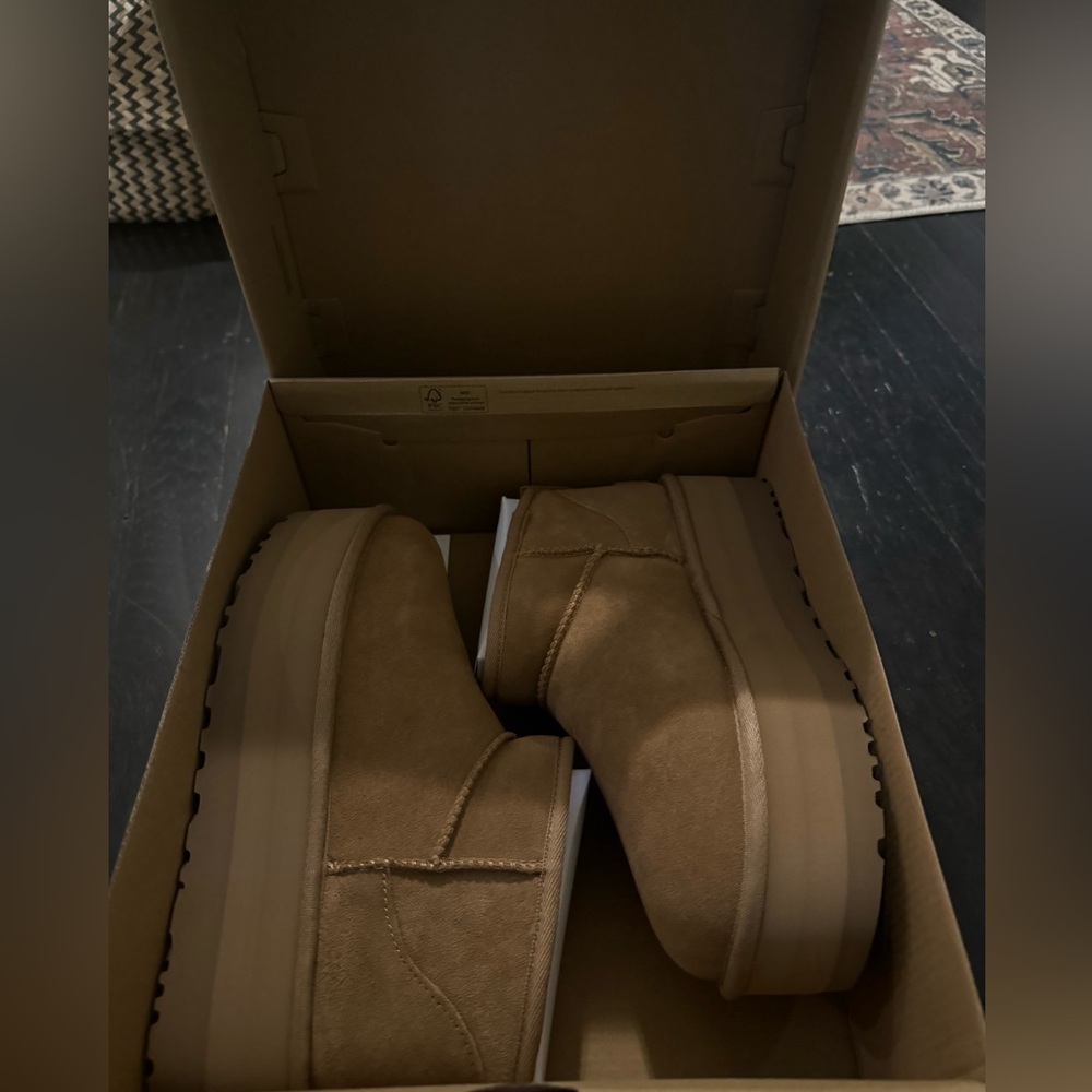 Ugg ultra mini platform new in box